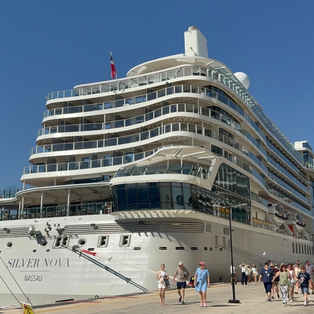 Dev kruvaziyerler Bodrum'a demir attı: 3 bin 319 turist geldi