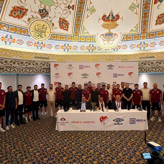 Elazığspor'da imza töreni düzenlendi