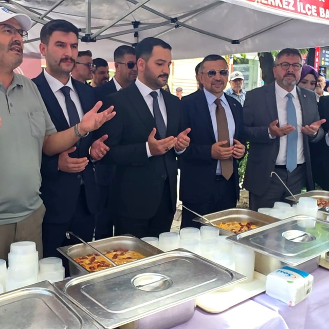 MHP Kütahya İl Başkanlığı'ndan vatandaşlara aşure ikramı