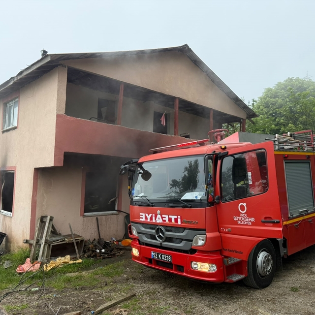 Ordu'da 2 katlı evde yangın