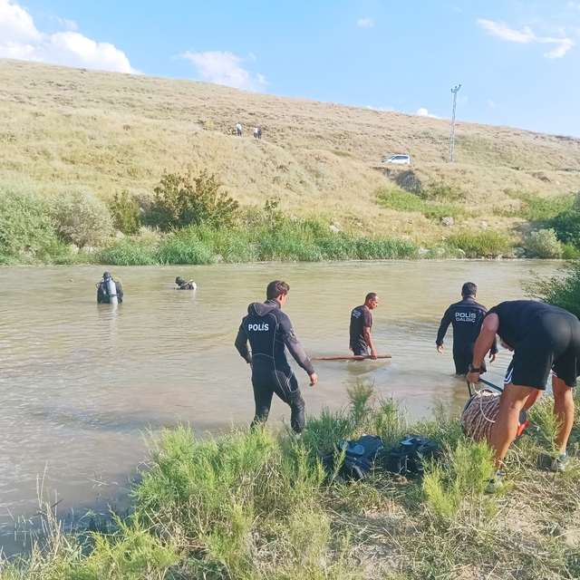 Bulanık'ta kahreden olay: Çaya düşen iki kardeşten biri yaşamını yitirdi, d...