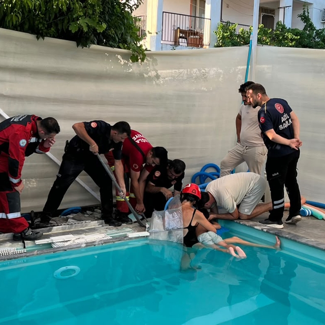 Havuzda kolu sıkışan 4 yaşındaki çocuk kurtarıldı