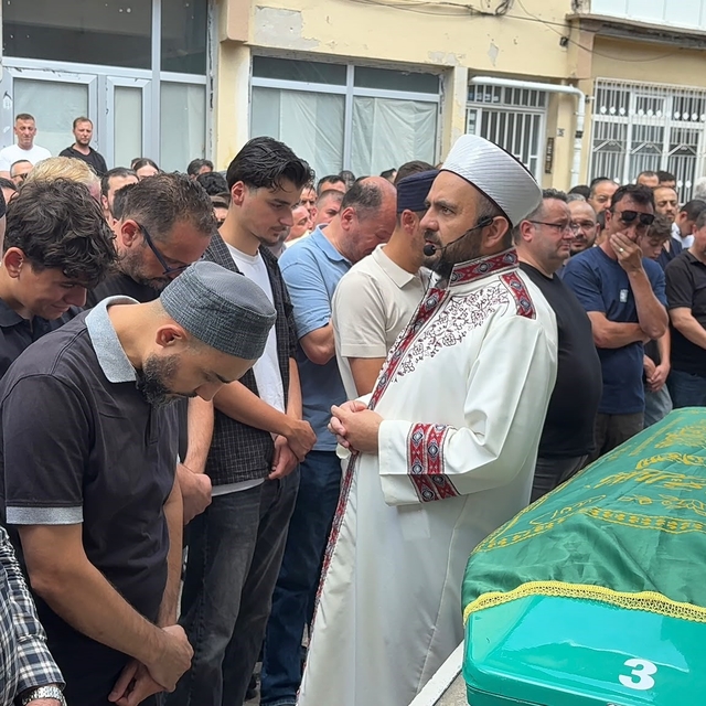 Alanya'daki otel yangınında ölen stajyer öğrenci Kütahya'da son yolculuğuna...