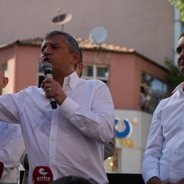 Özgür Özel'den yeni parti sinyali: "Ya partimizi geri alacağız ya yeni bir...