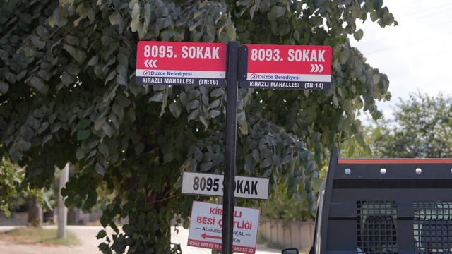 Yeni mahallelerin talepleri yerine getiriliyor
Kirazlı mahallesinde sokak tabelaları yerleştirildi