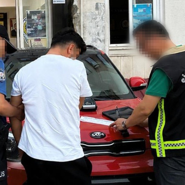 O anları araç kamerası kaydetti: Trafiği tehlikeye düşürdü 261 bin TL ceza...