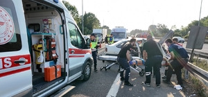 Anadolu Otoyolu'nda otomobil bariyere çarptı 3 yaralı