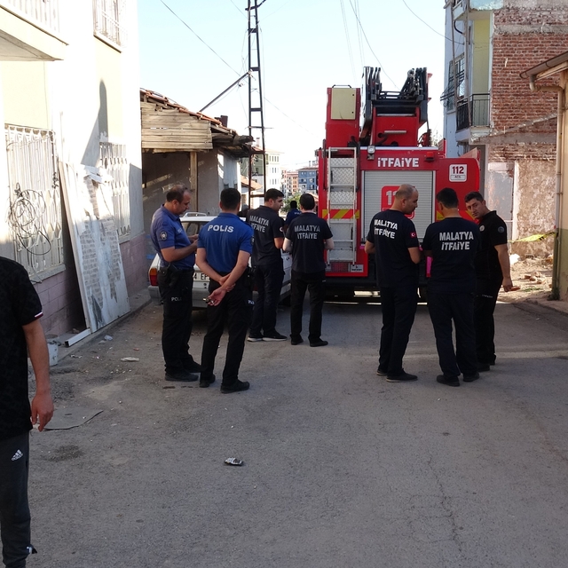 Malatya'da 5 büyüklüğündeki deprem paniğe neden oldu