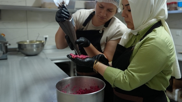 Düzce MSM'de tadım günü
Kursiyerlerden belen kebabı ve cookıe kurabiye ikramı