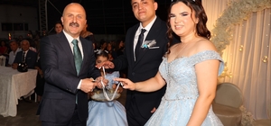 Vali Varol, şehit yakını personelin evlatlarının nişanına katıldı