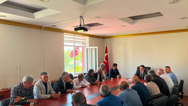 Digor'da köylerin sorunları masaya yatırıldı: Kaymakam Zengin muhtarlarla bir araya geldi