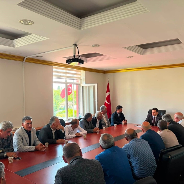 Digor'da köylerin sorunları masaya yatırıldı: Kaymakam Zengin muhtarlarla b...