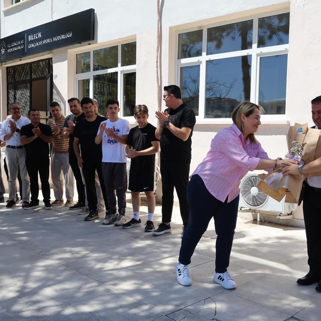 Avrupa Şampiyonu Bilecikli güreşçiye coşkulu karşılama
