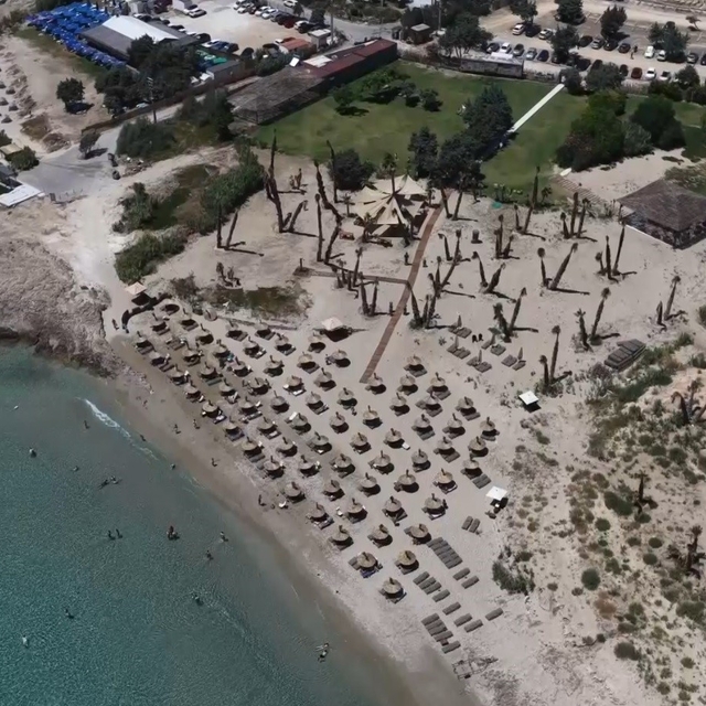 Önü plaj, arkası tarla: Organik plajda elektrik güneşten, ikramlar bahçeden...