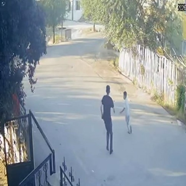Deprem anında çocukların panik dolu kaçışı kamerada