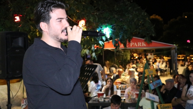 Oltu'da türkü dolu gece: Ceyhun Can konseri büyük ilgi gördü