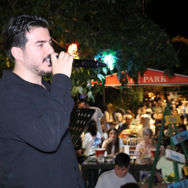 Oltu'da türkü dolu gece: Ceyhun Can konseri büyük ilgi gördü