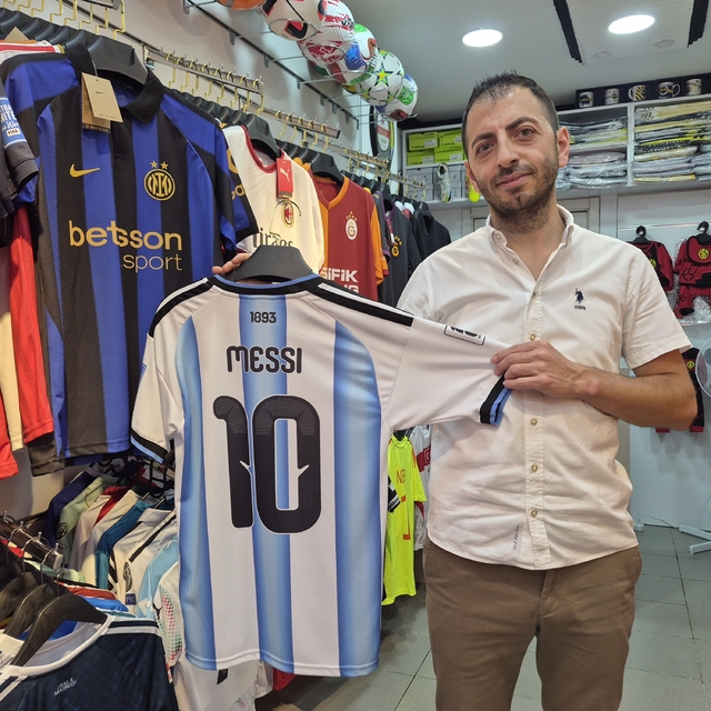 Milli maçların ardından forma satışlarında Messi hareketliliği
Forma satışl...