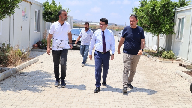 Arsuz'da konteyner kentlerin tahliyesiyle ilgili vatandaşlarla bir araya gelindi