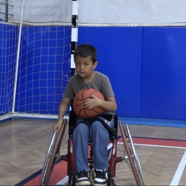 Osmaniye'de tecrübeli basketbolcular, geleceğin yıldızlarına yol gösteriyor