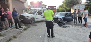 Eskişehir'de 2 araç kafa kafaya çarpıştı, faciadan dönüldü
Otomobille çarpı...