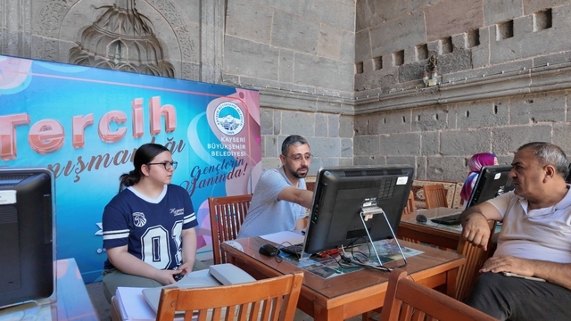 Büyükşehir'in ücretsiz LGS tercih danışmanlığına yoğun ilgi: Veli ve öğrencilerden tam not