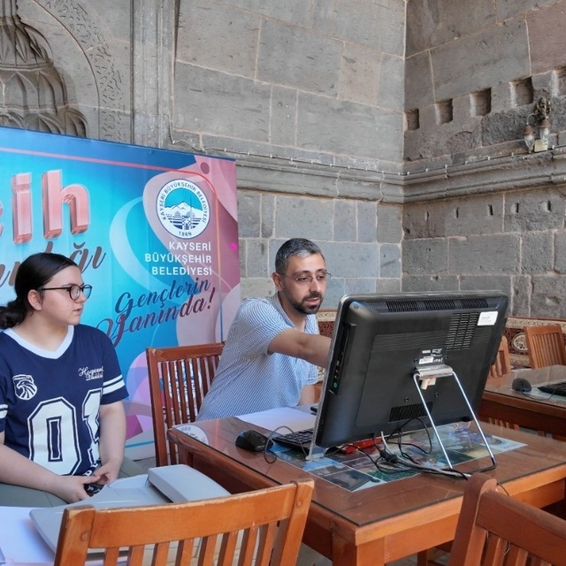 Büyükşehir'in ücretsiz LGS tercih danışmanlığına yoğun ilgi: Veli ve öğrenc...