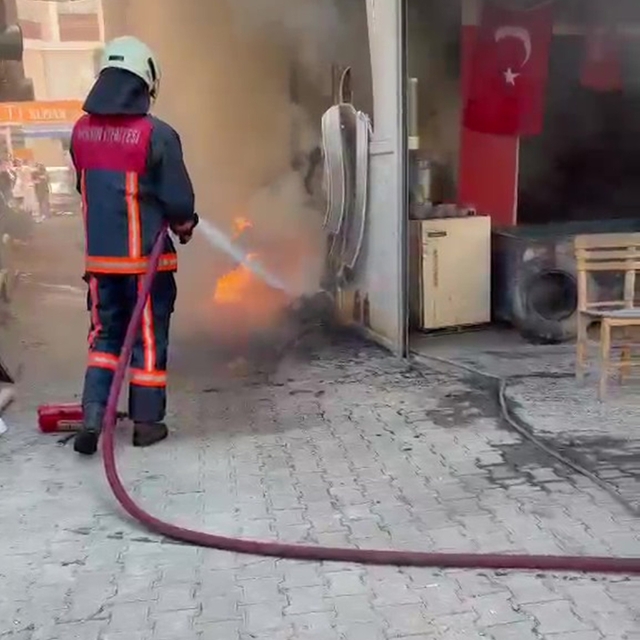 İşyerinde çıkan yangın söndürüldü