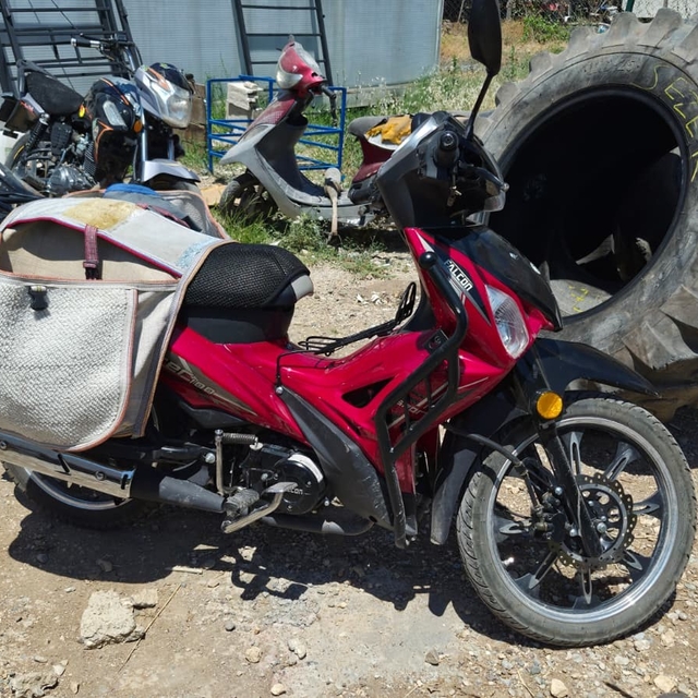 Devrilen motosikletin sürücüsü yaralandı