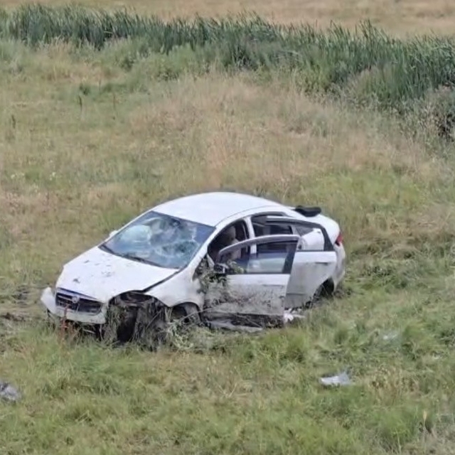 Bingöl'de kontrolden çıkan otomobil araziye uçtu: 3 yaralı