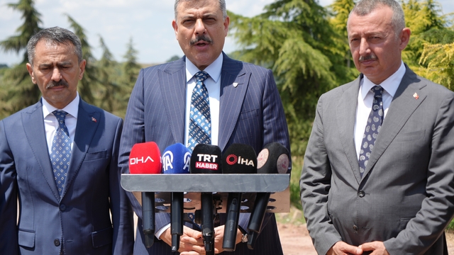 Bakan Çiftçi: "Türkiye'de sahipsiz sokak hayvanlarının yüzde 92,35'i artık barınaklarda"
"Hedefimiz yıl sonuna kadar tüm sokak hayvanlarını barınaklara almak"