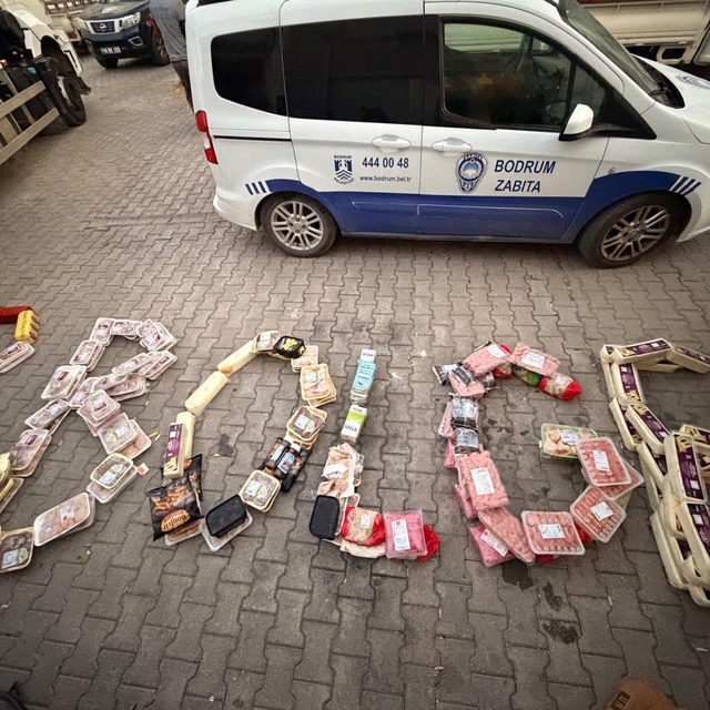 Bu gıdaları vatandaşa yedireceklerdi
Bodrum'da 1,2 ton tarihi geçmiş ürüne...