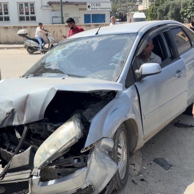 Osmaniye'de otomobiller çarpıştı: 1 yaralı