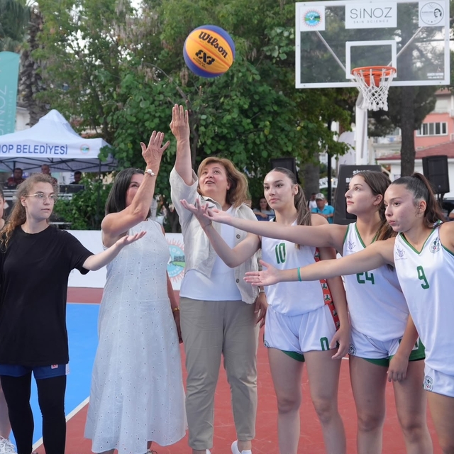 Mustafa Berkay Akbaş Sokak Basketbolu Turnuvası: 15 ülkeden 304 sporcu katı...