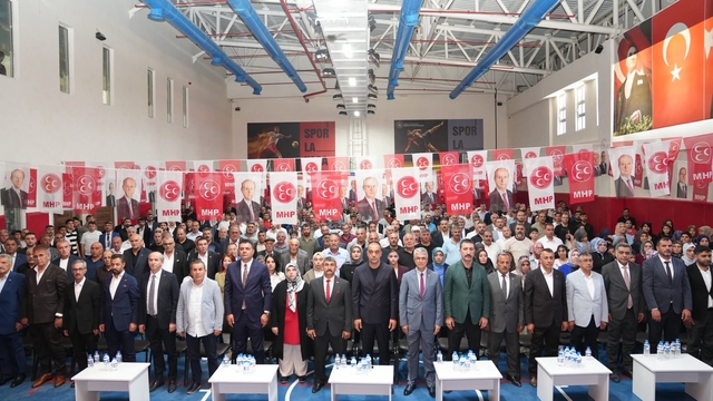 MHP'de ilçe kongreleri devam ediyor; Pasinler'de Erkan Yağar güven tazeledi