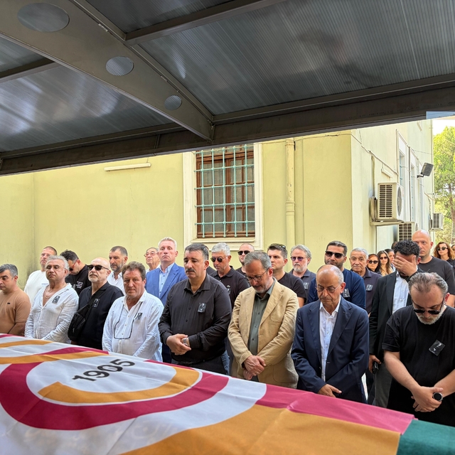 Aziz Üstel İzmir'de son yolculuğuna uğurlandı