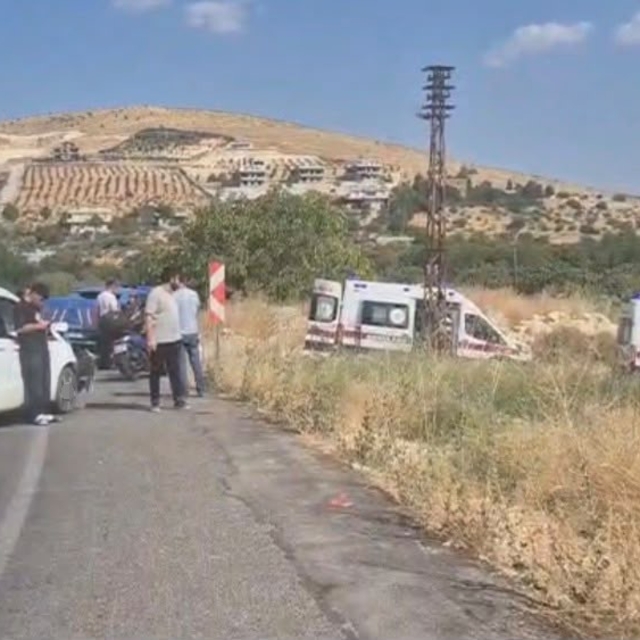 Gaziantep'te hafif ticari araç ile otomobil çarpıştı: 3 yaralı