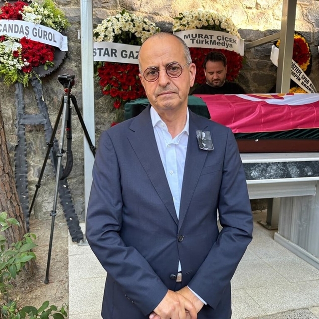 Aziz Üstel, İzmir'de son yolculuğuna uğurlandı (2)