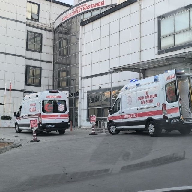 Batman'da inşaat iskelesi çöktü: 3 yaralı