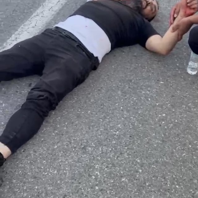 Iğdır-Doğubeyazıt yolunda motosiklet bariyerlere çarptı: 2 yaralı