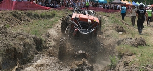 Çamur ve adrenalin Yenice'de buluştu: Off-Road tutkunları nefes kesti