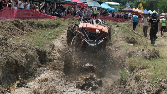 Çamur ve adrenalin Yenice'de buluştu: Off-Road tutkunları nefes kesti