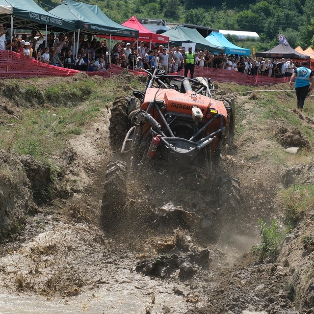 Çamur ve adrenalin Yenice'de buluştu: Off-Road tutkunları nefes kesti