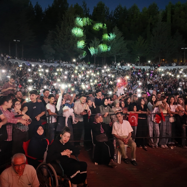 Gediz Tarhana Festivalinde Cengiz Kurtoğlu coşkusu