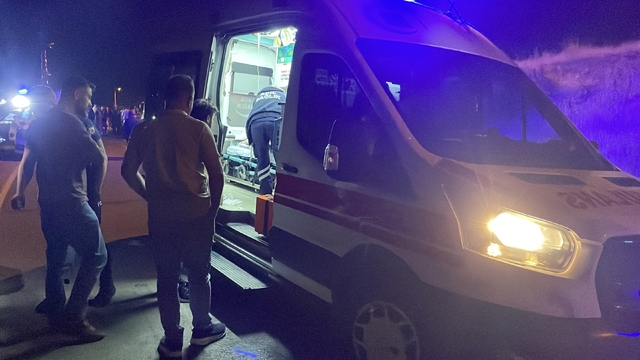 Sivas'ta 2 otomobil kafa kafaya çarpıştı: 6 yaralı
