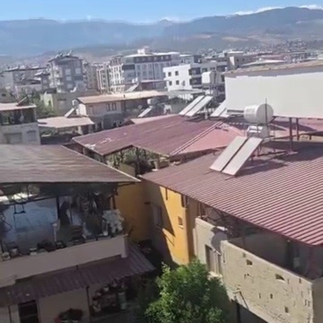 Düğün kutlamasında havaya açılan ateş mahalleliye korku yaşattı