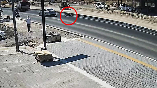 Kamyonetin çarptığı yaya ağır yaralandı; 16 yaşındaki sürücü gözaltında