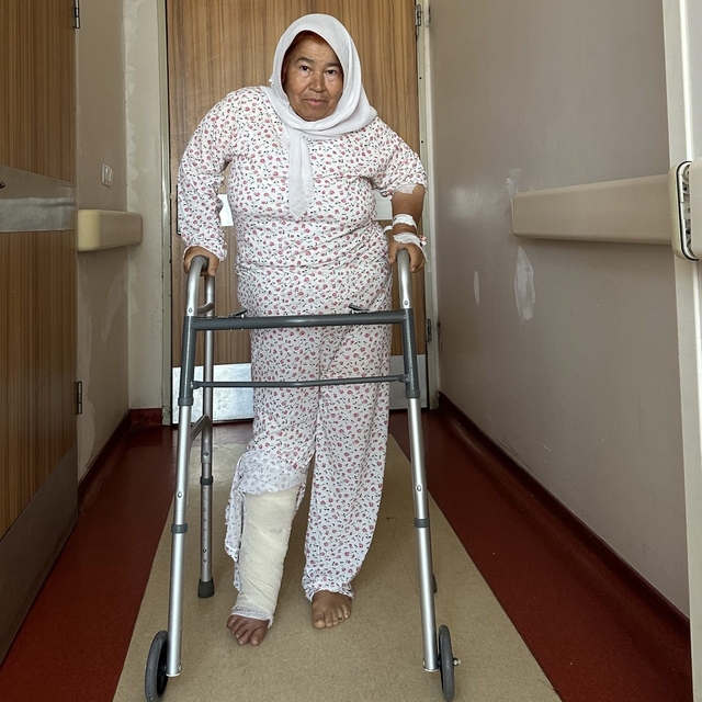 55 yıl sonra rahat yürümeye başladı
Sağ ayağında doğuştan kısalık ve deform...