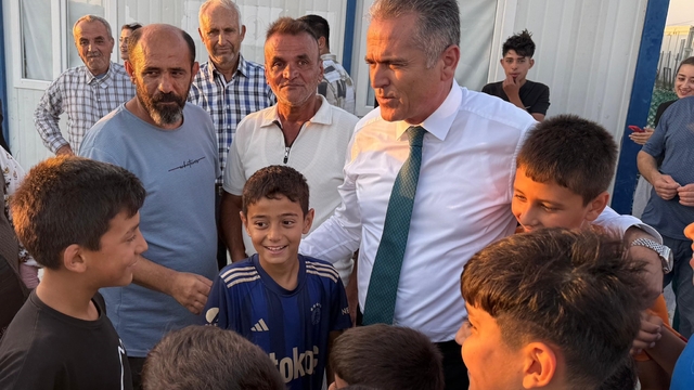 Antakya'da konteyner kentlerden tahliye süreciyle ilgili bilgilendirmeler devam ediyor