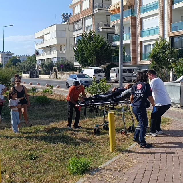Manavgat'ta ticari taksi ile otomobil çarpıştı: 4 yaralı